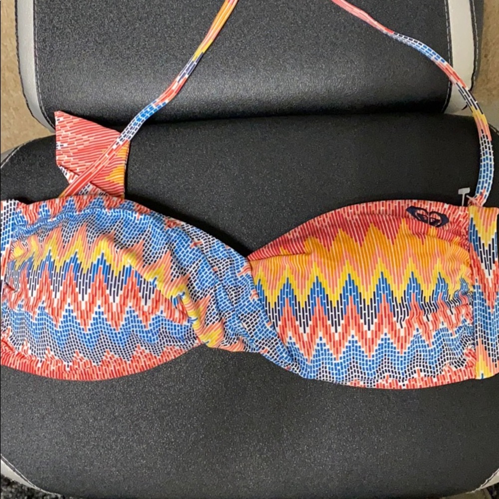 Roxy bathing suit top medium